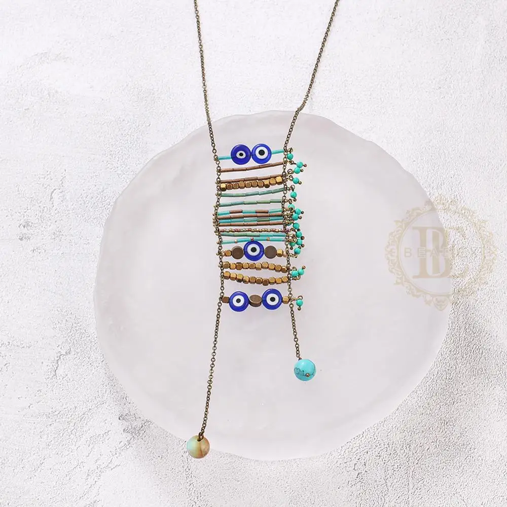 Одно модное ювелирное изделие полудрагоценный синтетический камень и стекло