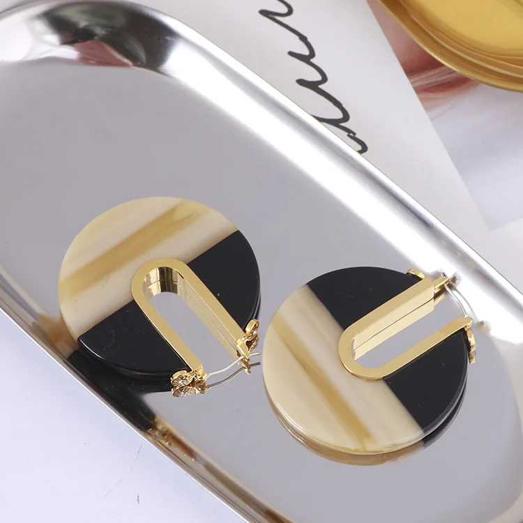 

High-end light luxury hit color round resin earrings
