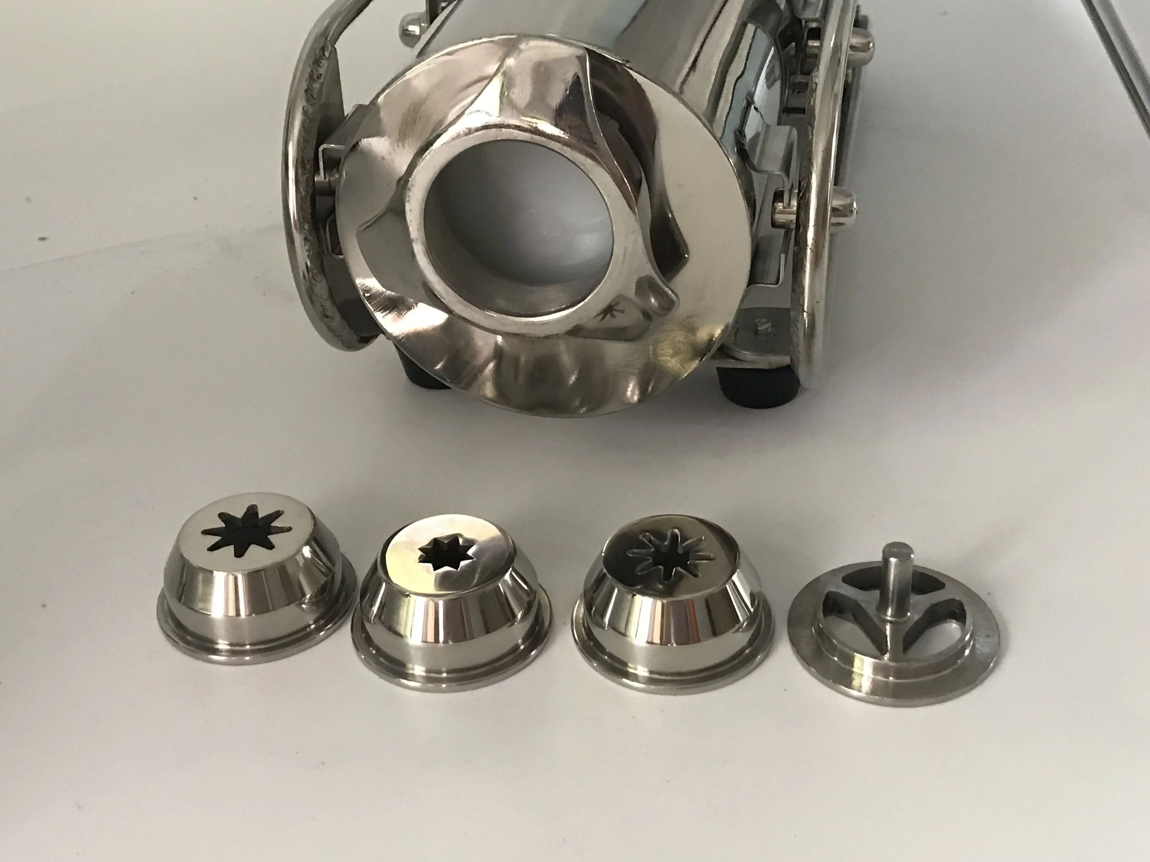 Free Shipping 304 stainless steel 2L Manual horizontal Churros Maker Machine with 3 size nozzles | Бытовая техника