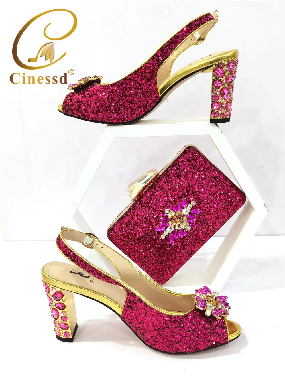 

Модный дизайн с украшением в виде кристаллов и с металлическими украшениями; Стиль вечерние Женский комплект из обуви и сумки в косули крас...