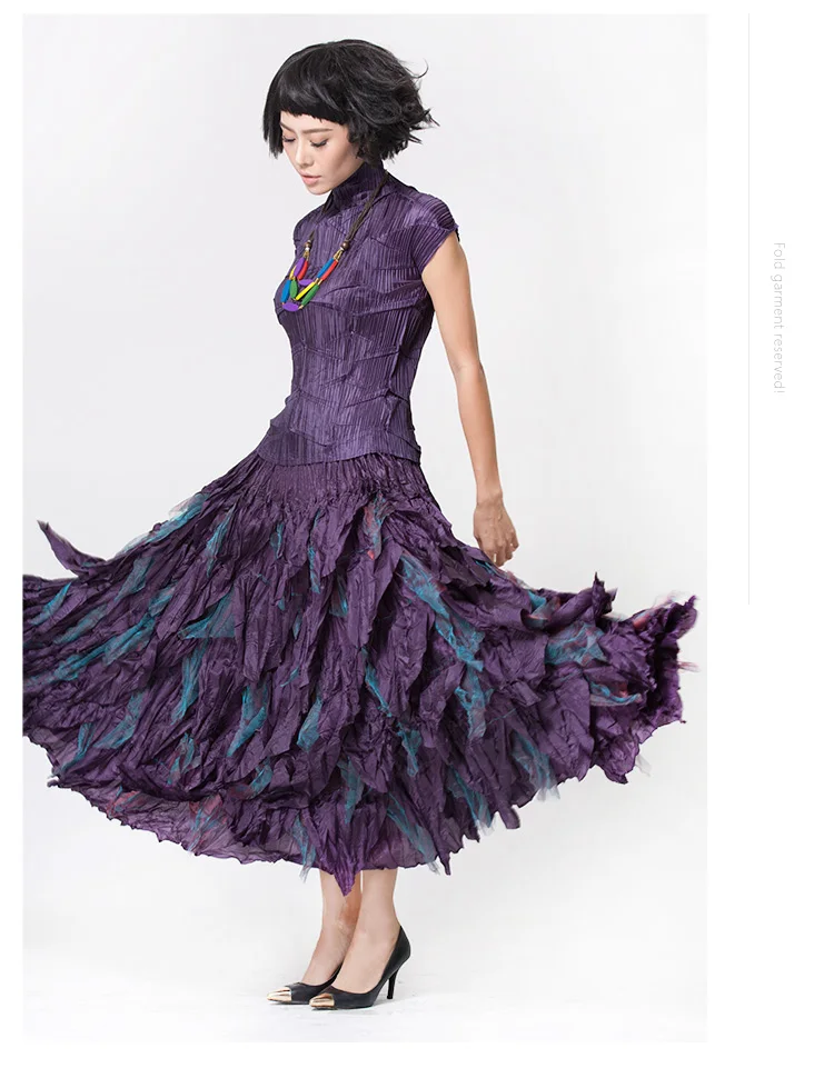 HOT SELLING Miyake fold sleeveless round collar slim T-shirt + Peacock petals skrit irregular suit IN STOCK