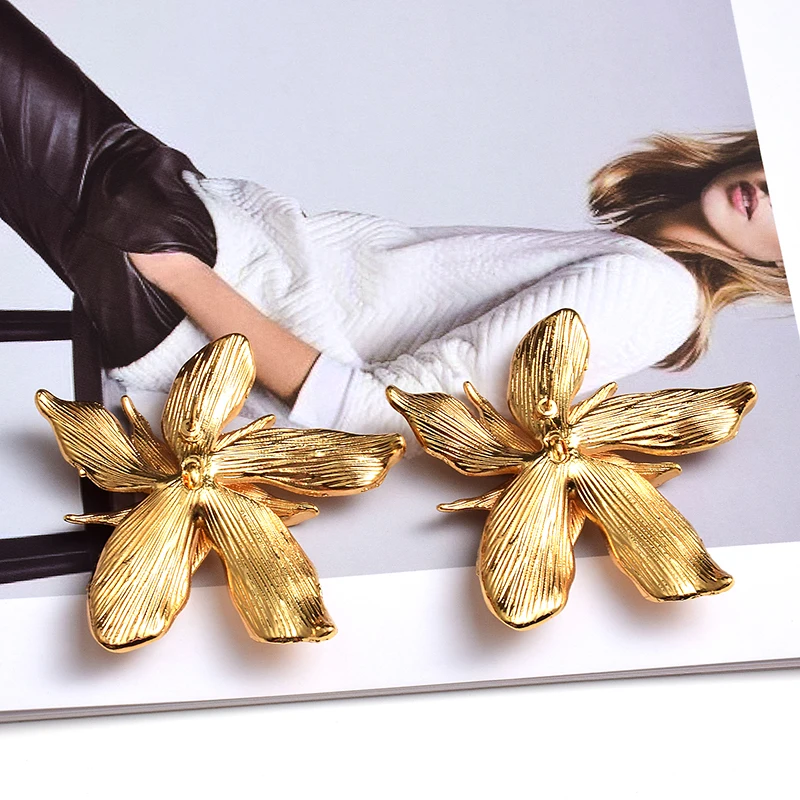 Золотистые серьги с металлическим цветком "Statement" - модные украшения высокого качества для женщин, оптовая продажа.
