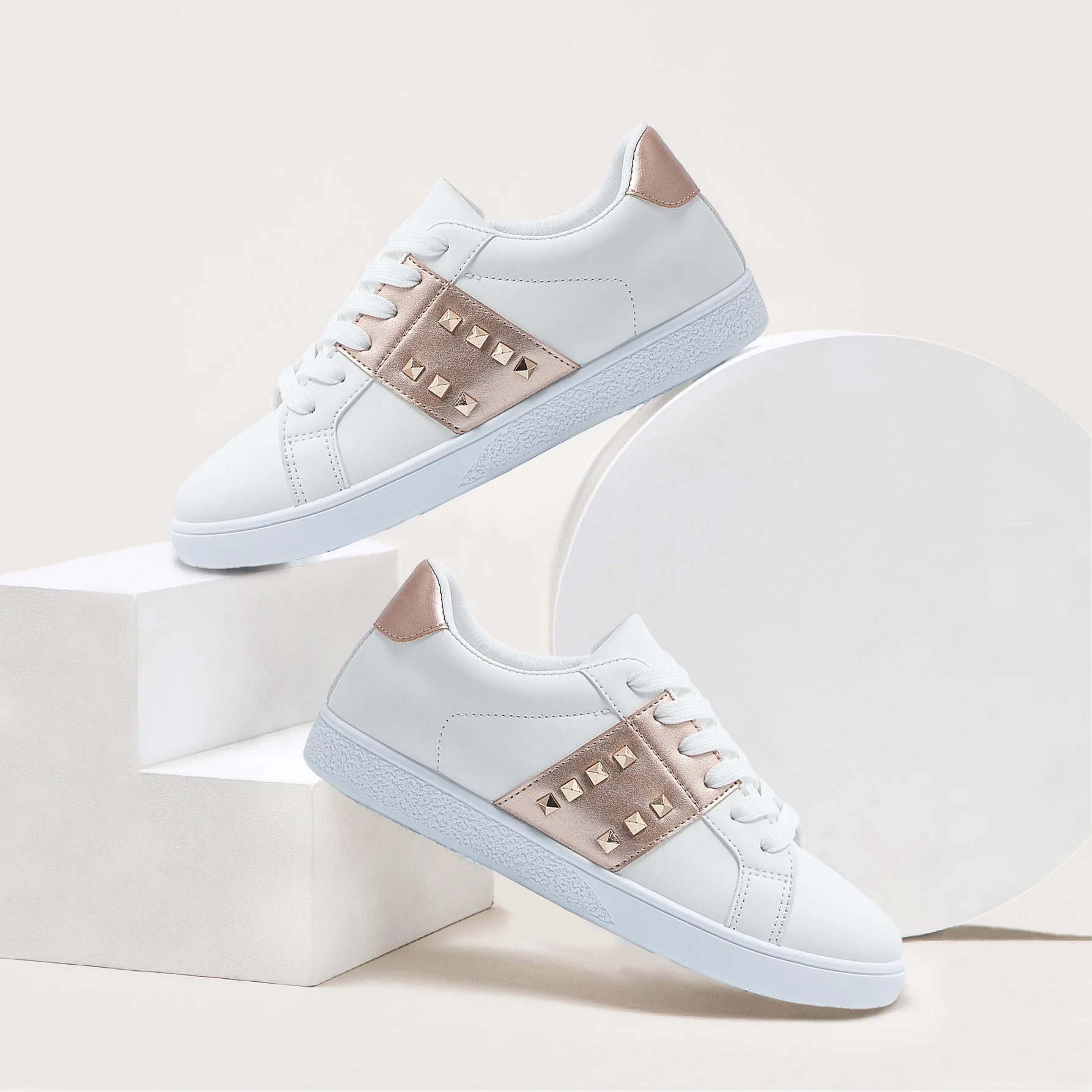 

Women Flat Casual Sneakers Lace-up White Golden Rivet Student Comfortable Round Head Breathable Low Cut 2021 Fashion Woman Shoes