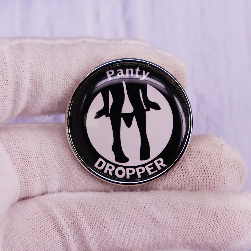 Брошь в виде трусиков с пипеткой