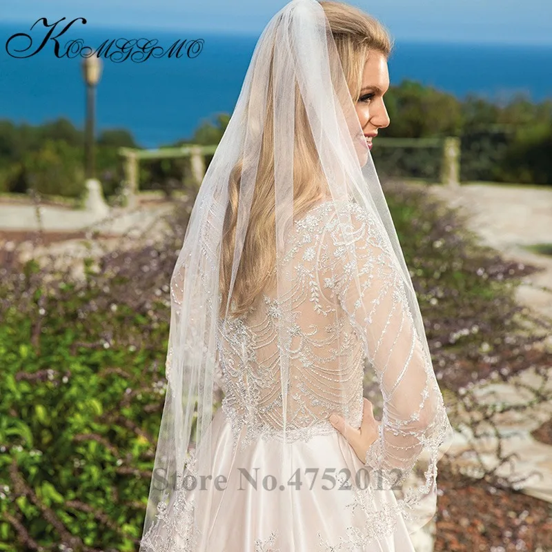 Элегантное платье с v-образным вырезом из бисера и складки ТРАПЕЦИЕВИДНОЕ