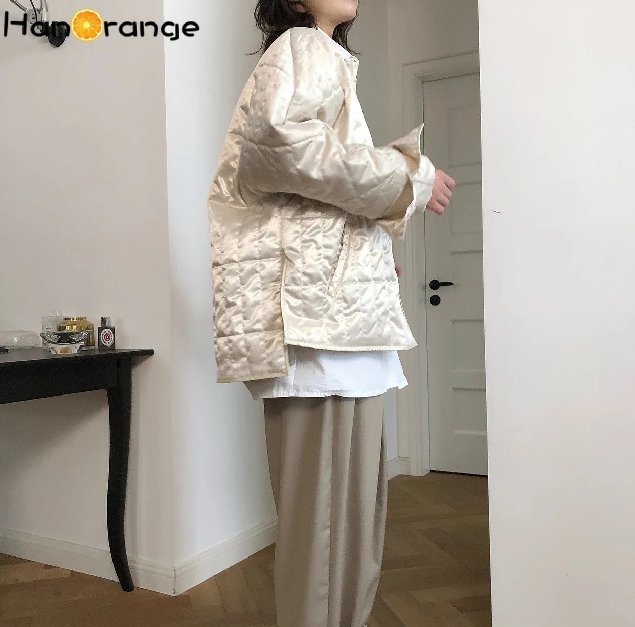 

HanOrange/осенние модные атласные стеганые парки с круглым вырезом и хлопковой подкладкой, теплая верхняя одежда для женщин