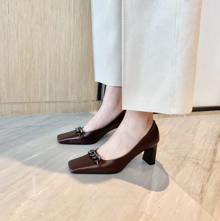 

MLJUESE 2021 Women Pumps Soft Cow leather Autumn Spring Chains Beige color Square toe female High heels pumps