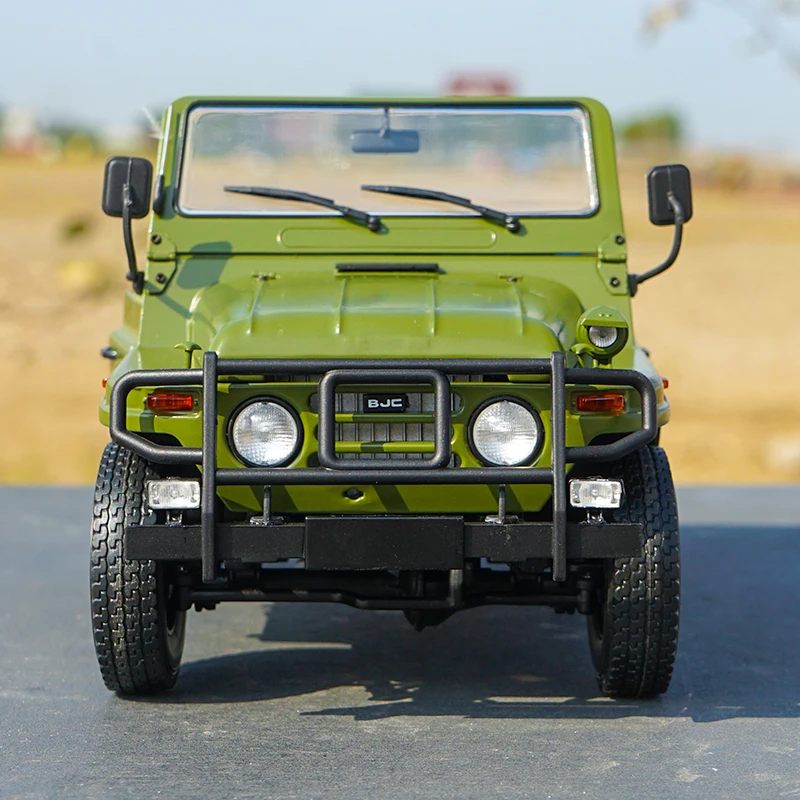 

Original factory authentic 1:18 Beijing Jee p 2020 BJ2020 green diecast metal SUV car model with small gift