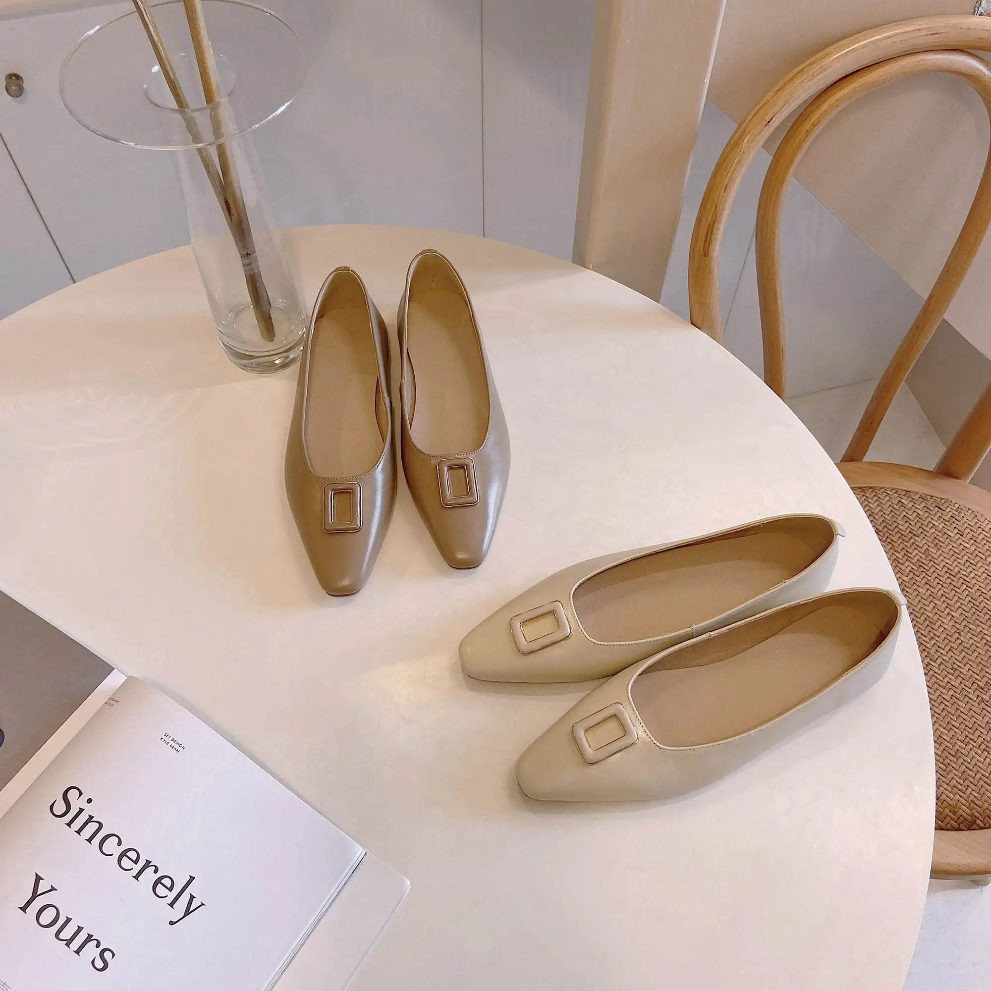 

Krazing Pot leisure full grain leather metal decorations design deep mouth small square toe slip on autumn flat women shoes L18