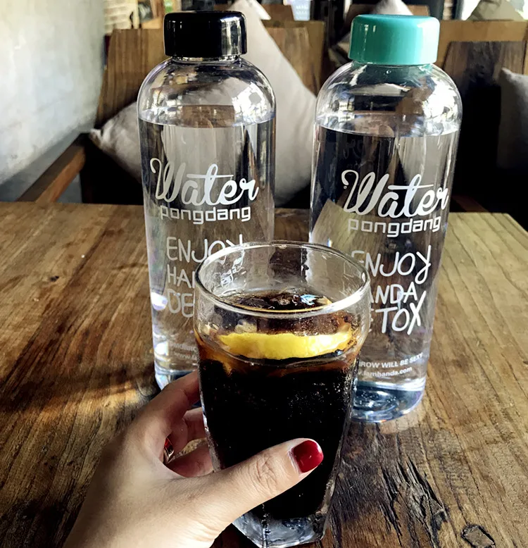 600/1000 мл креативная прозрачная пластиковая бутылка с буквенным узором бутылки