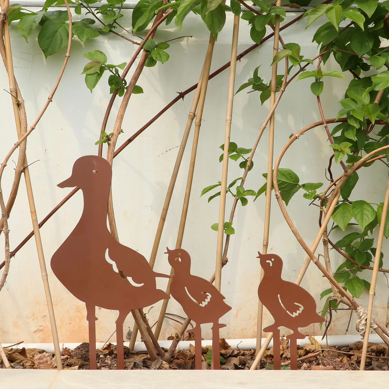 

4pcs Metal Duck Silhouette Garden Stakes Unique Duck Shaped Outdoor Decoration