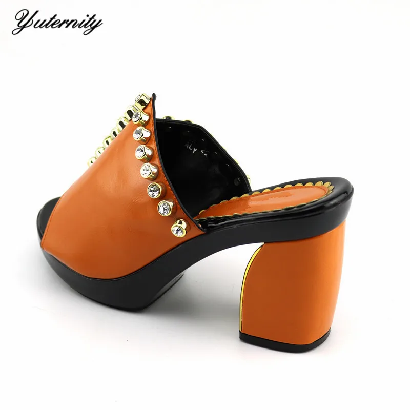 Очаровательные Итальянские женские туфли из искусственной кожи с мателом Лидер