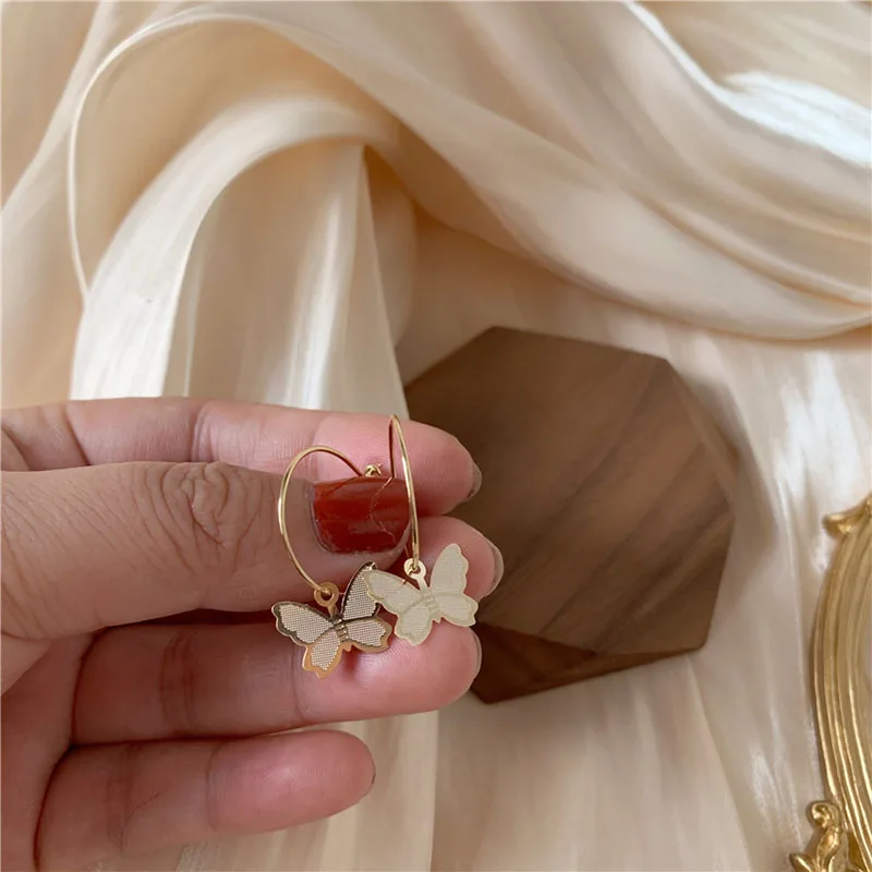 

Fashion Butterfly Rose Flower Stub Earrings Design Metal Gold Color Twist Hoop Earrings For Women Girls Circle Jewelry Vintage