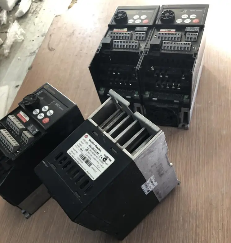 

SS2-043-1.5K 380В 1.5кВт инвертор, используется один, 85% внешний вид Новый, тестовые товары, бесплатная доставка