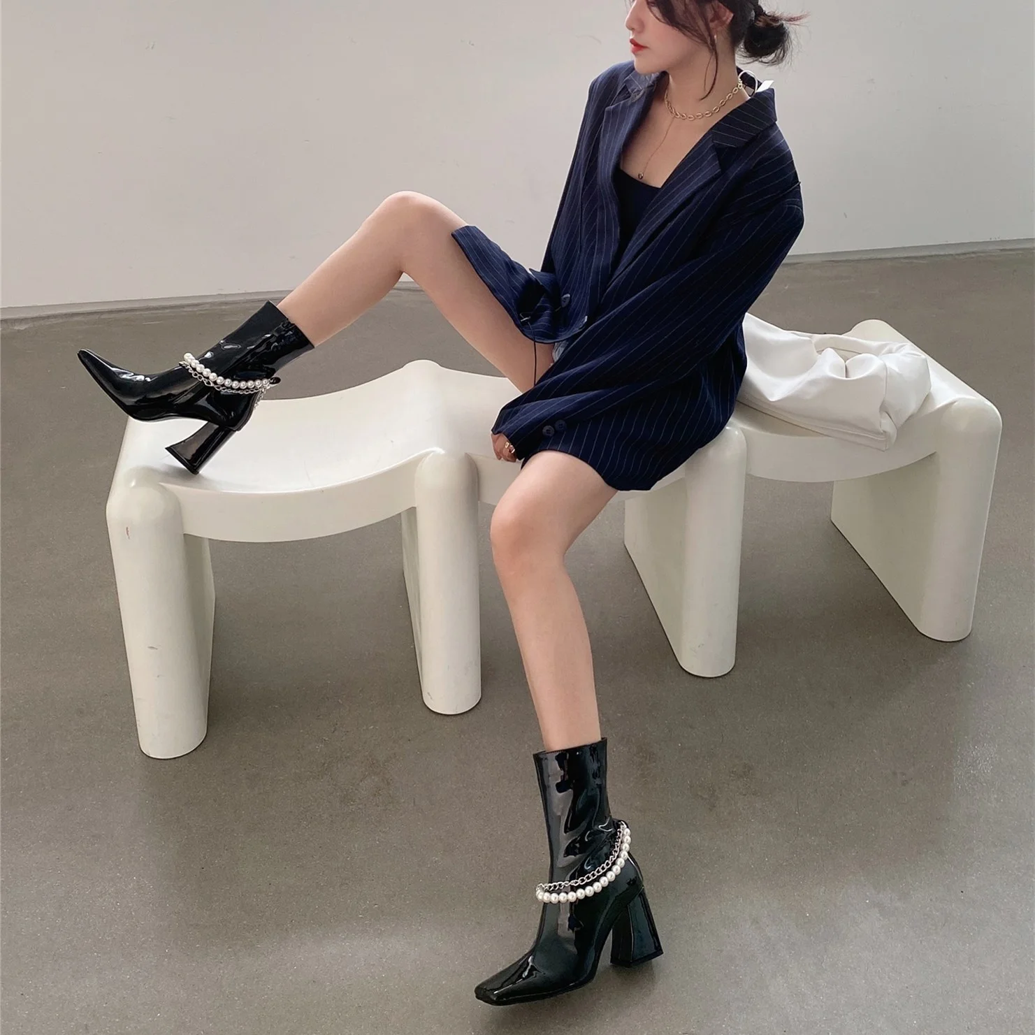

Autumn Winter New Office Lady Pearl Square Toe High-heeled Martin Boots Whitet Side Zipper Thickening Chelsea Women's Boots