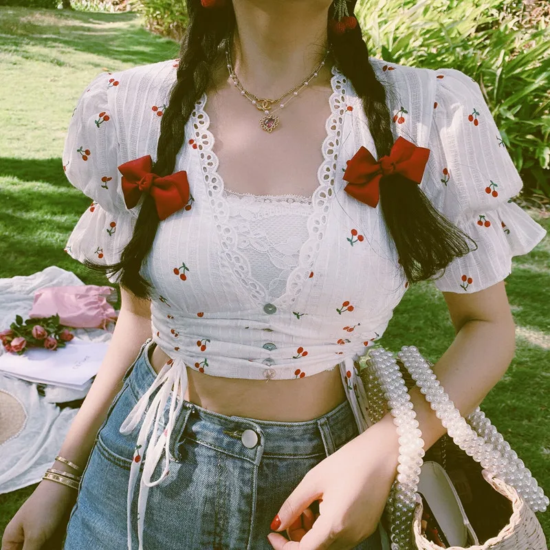 

Spring and Summer French Retro Floral Puff Sleeve V-Neck Lace Short Shirt White Chic Short Base Shirt Top Women's Clothing