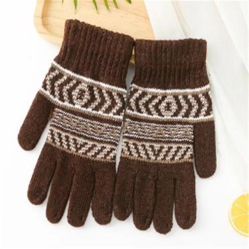 Жаккардовые полностью соответствуют теплым перчаткам бархатные зимние