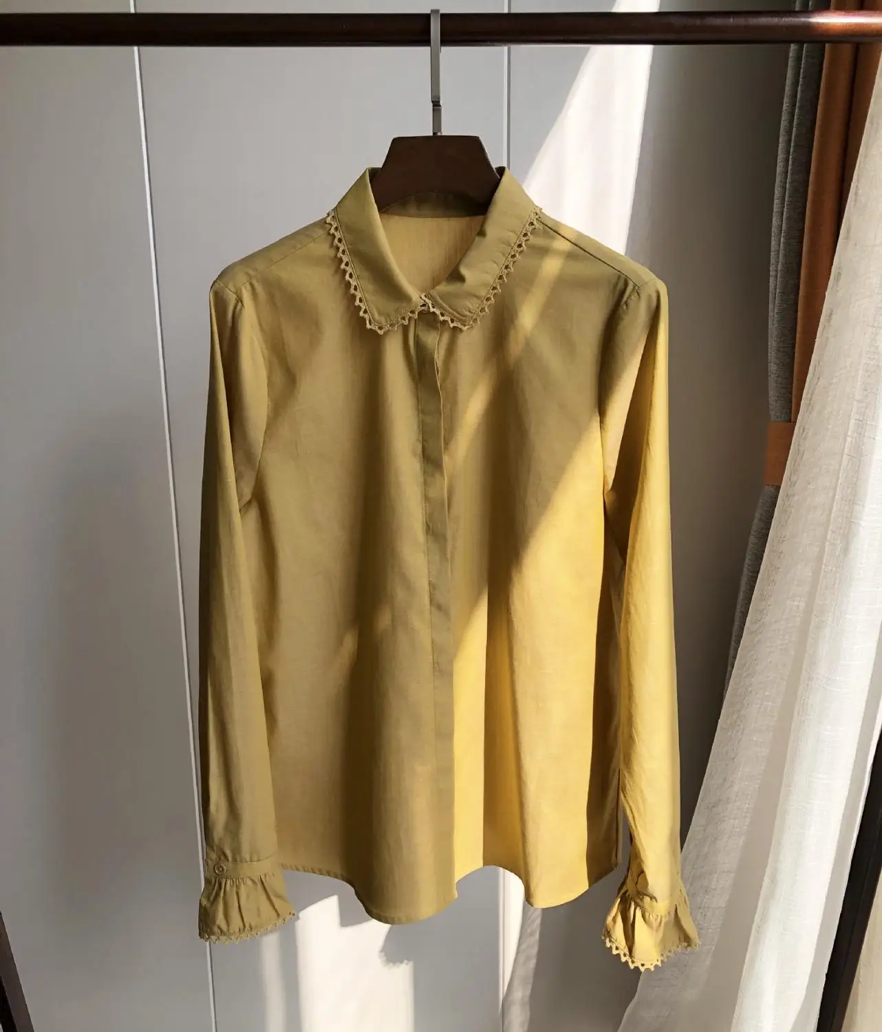 

Women Hand Hook Lace Cotton Shirt Sweet Peter Pan Collar Long Sleeve Blouse