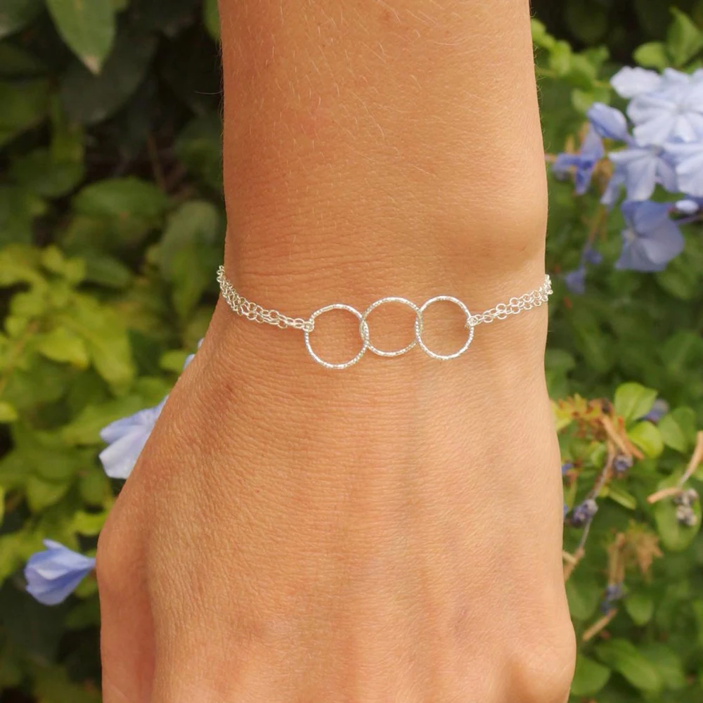 

Eternity Bracelet Sister Bracelet Friendship BFF Three Sister Bracelets Interlocking Circle Bracelets Gift for Her Infinity