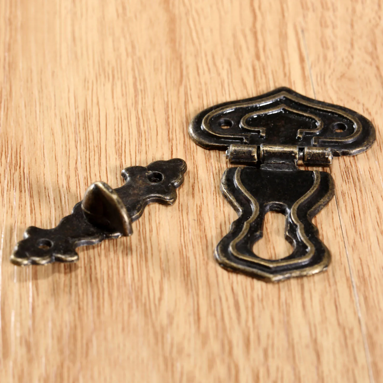 

Antique Metal Lock 63x47mm Decorative Hasps Hook Gift Wooden Jewelry Box Padlock With Screws Vintage Furniture Hardware 1x