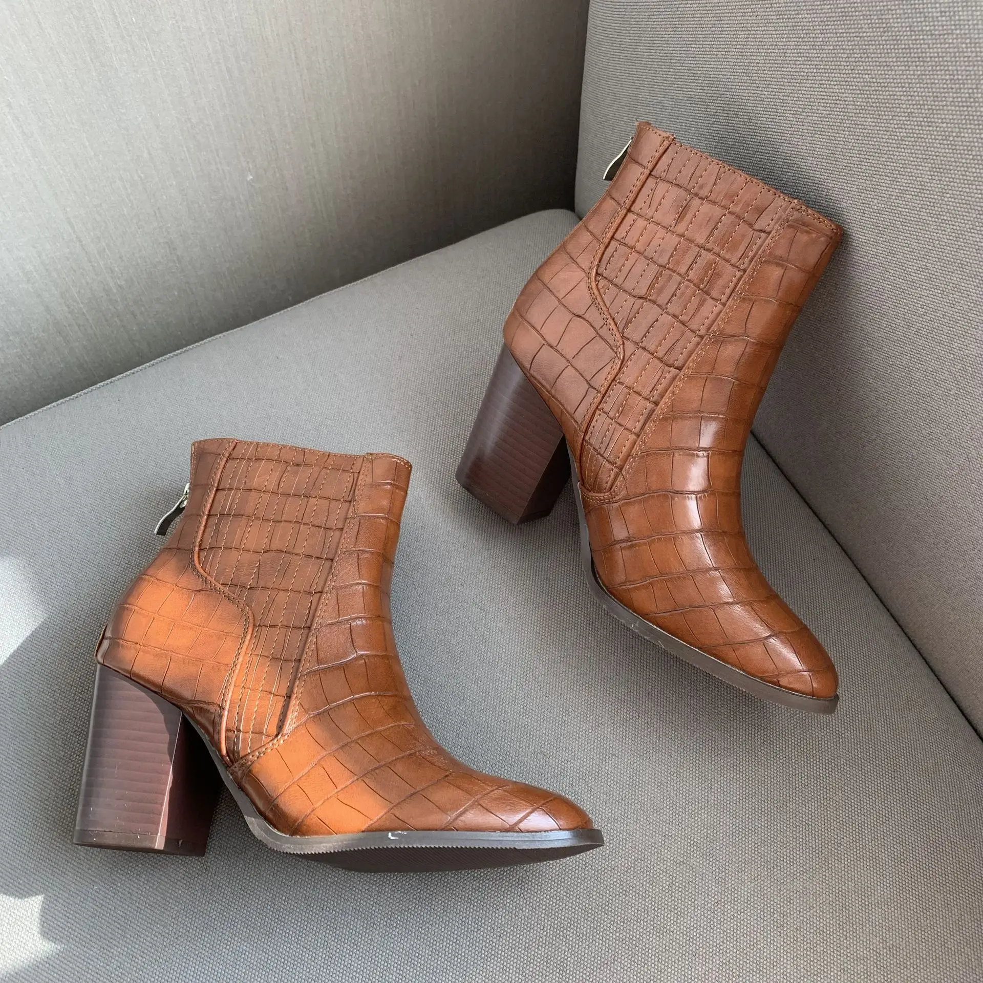 

Остроносые ботинки, зимняя обувь, женские ботинки с круглым носком, на высоком каблуке, ковбойские ботильоны 2021, резиновая Женская Осенняя о...