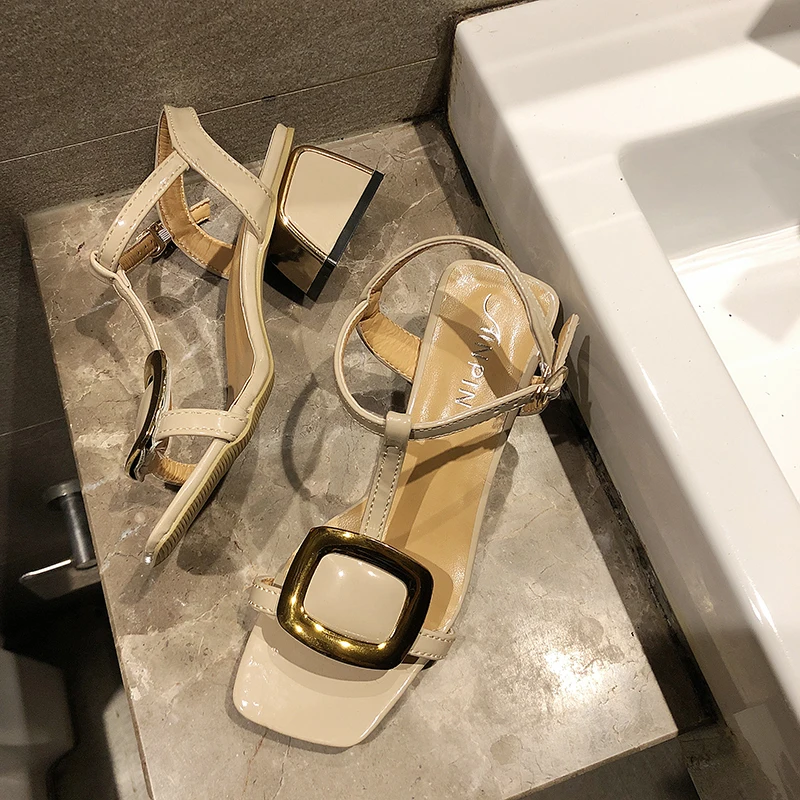

2020 spring and summer thick heel buckle open toe fashion sandals female metal square buckle square head heel women's shoes Z736