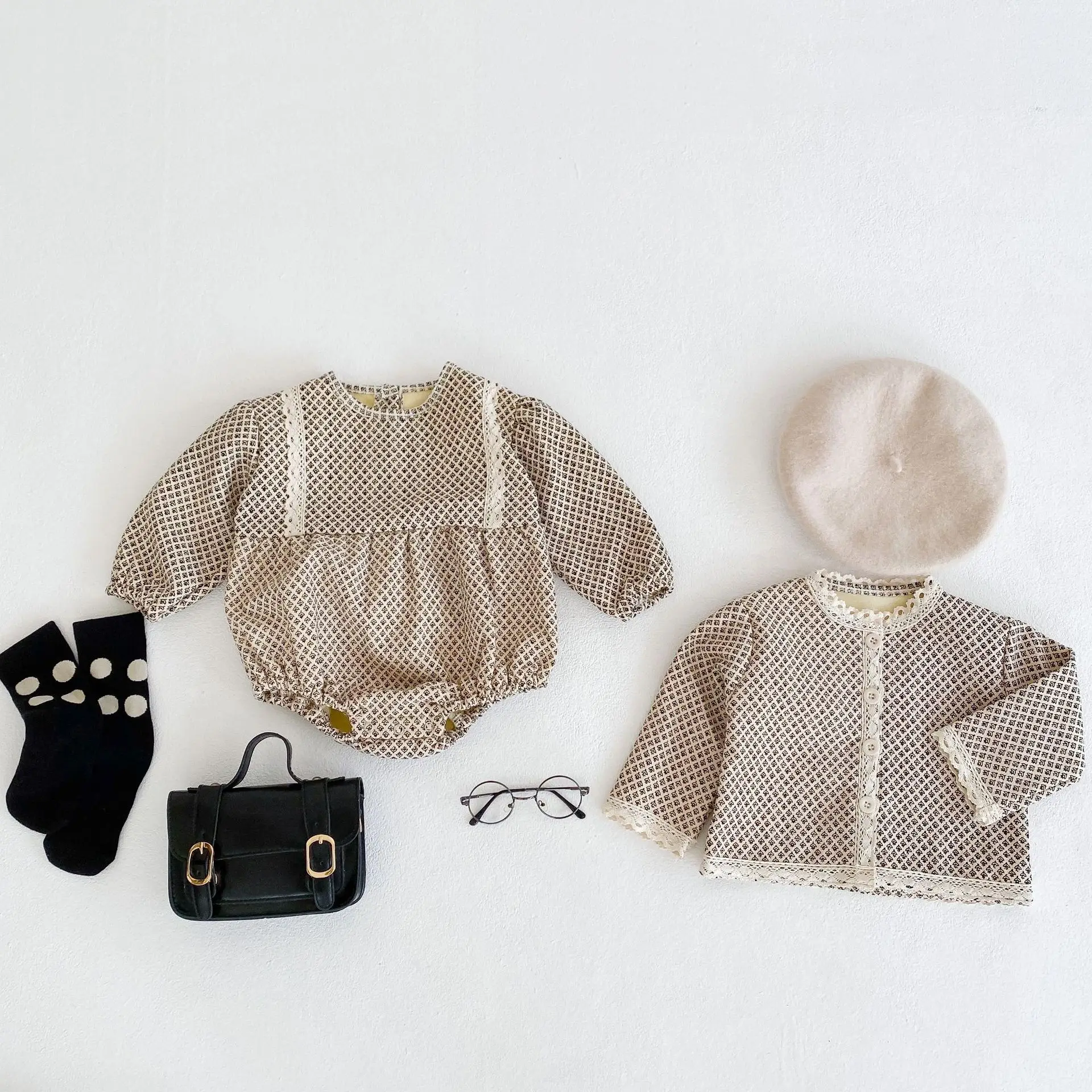 

Осенне-зимняя утепленная одежда с принтом для новорожденных бархатный кардиган с длинными рукавами для малышей, теплое боди с цветочным ри...