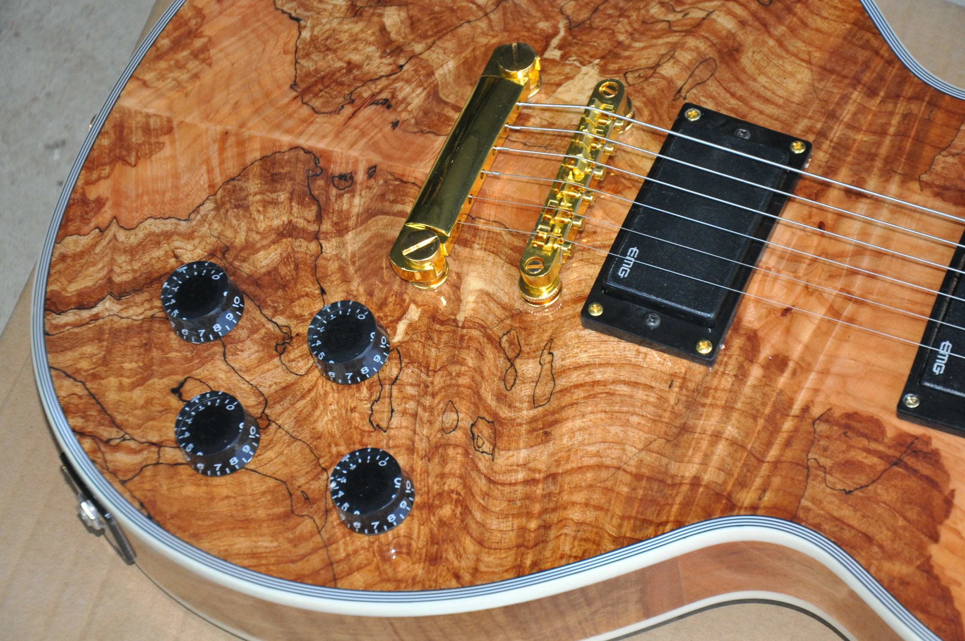 

free shipping China Custom Guitar High Quality Musical Instrument Natural color rotten wood leather top electric guitar 8pai