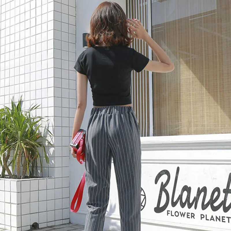 Женский короткий топ с буквенным принтом однотонный облегающий коротким рукавом