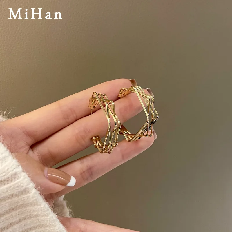 

Серьги-кольца многослойные с геометрическим рисунком