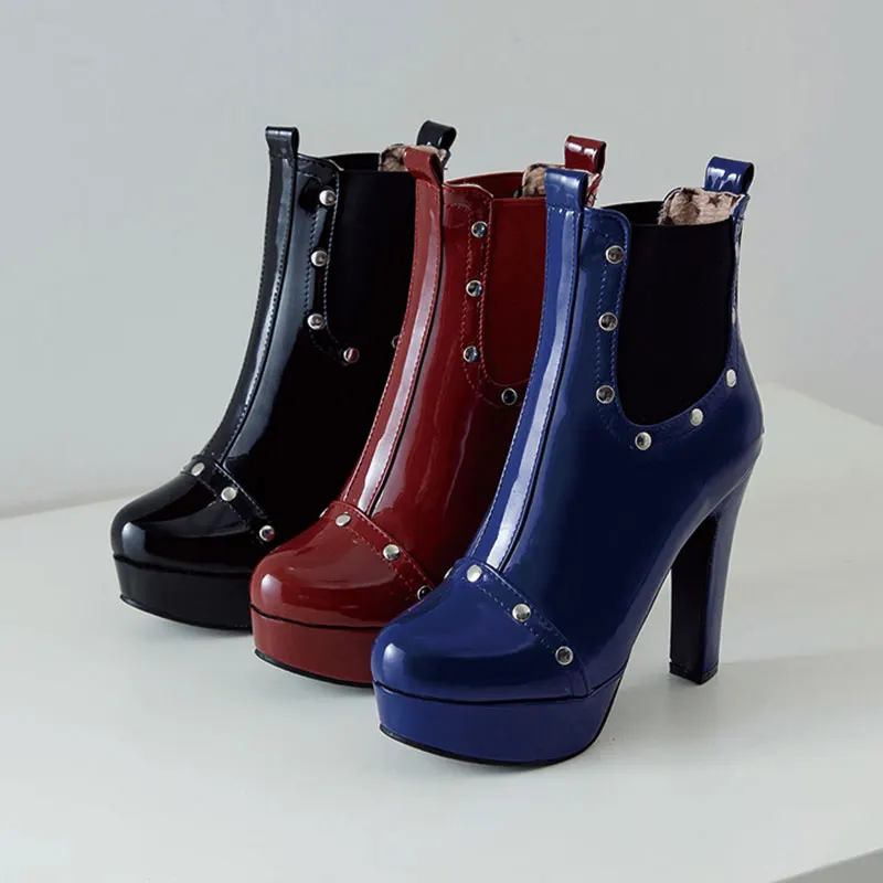Женские ботильоны с металлическими заклепками на высоком каблуке и платформе