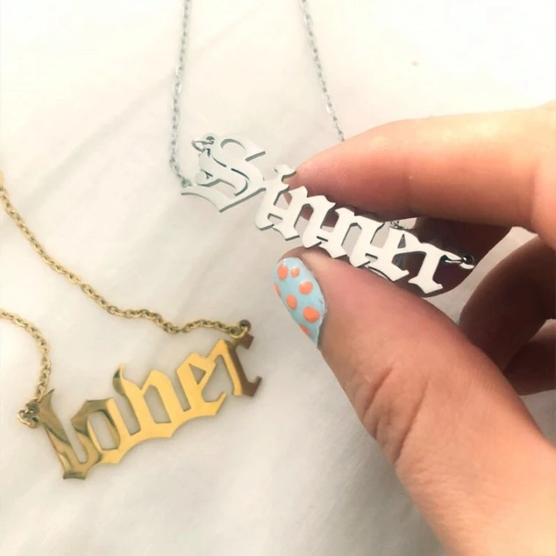 Персонализированные Старый английский шрифт имя ожерелья и подвеска на золотой