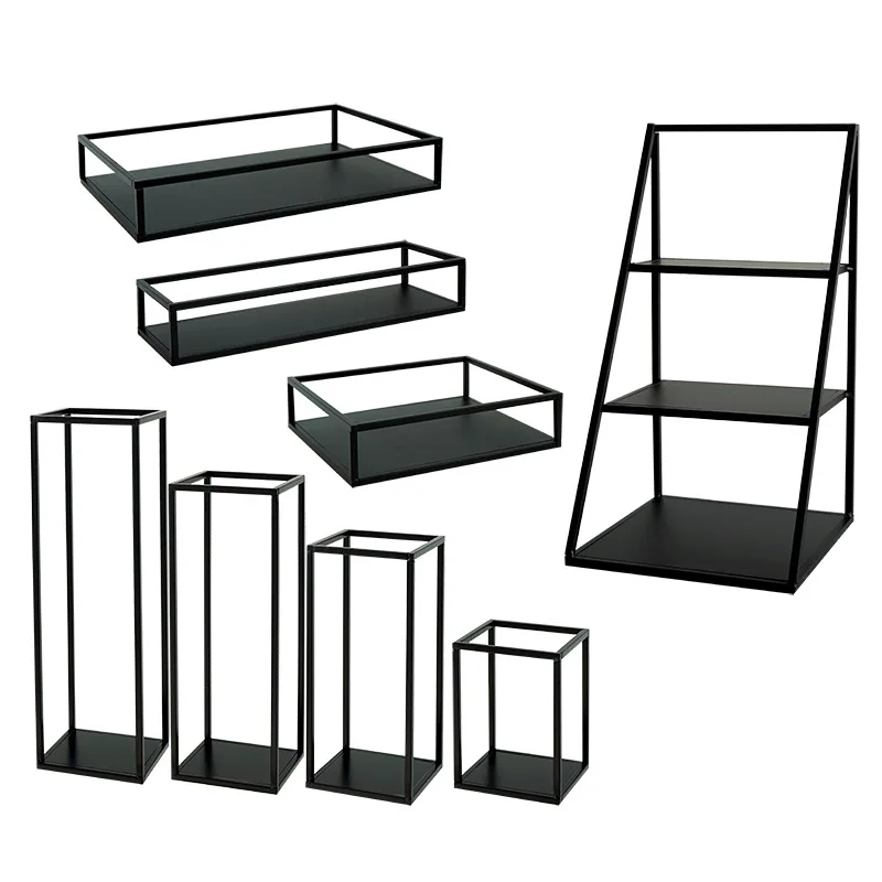 

Matte black geometric modeling plate hollowed iron tray, square line jewelry, storage plate, perfume, storage.