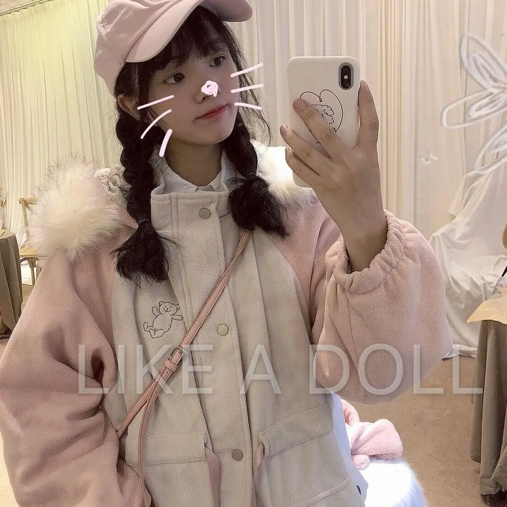 Новинка зимнее пальто с капюшоном и меховым воротником вышивкой милого медведя