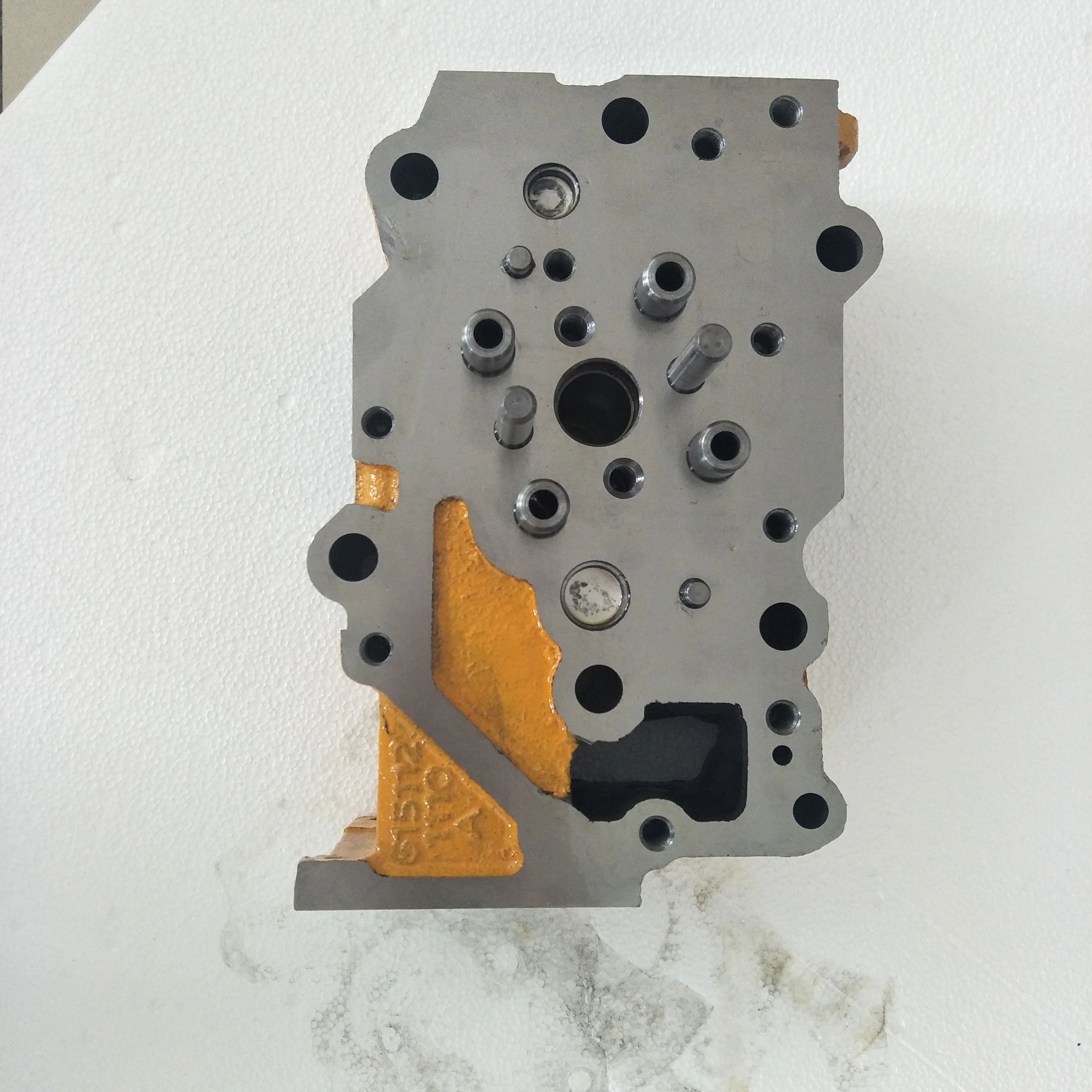 

PC450-8 Excavator 6D125 Cylinder head,cover 6151-22-1100 PC400-8 Engine Parts