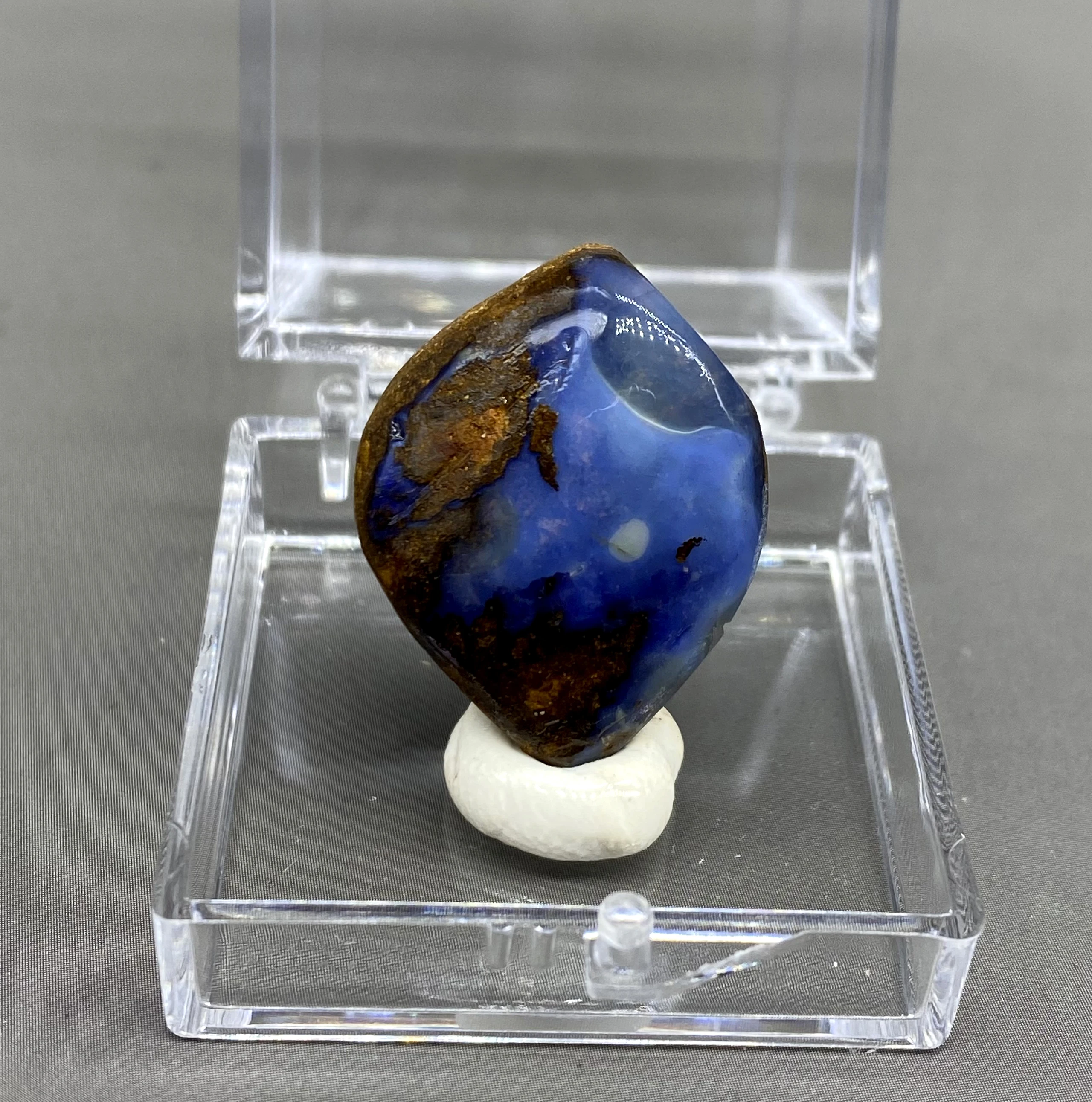 

100% natural rare Australian iron opal (photographed in wet water state) gem mineral specimen quartz gemstones (box size 3.4 cm)