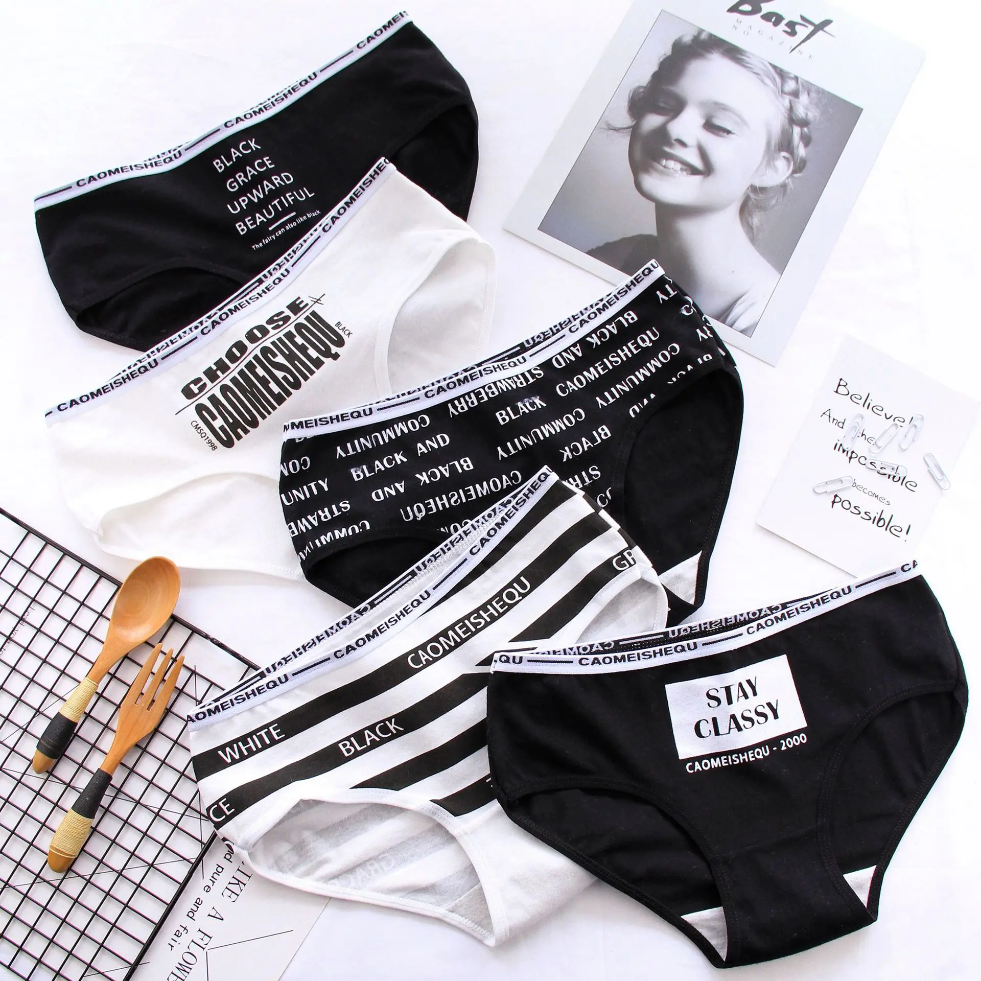 

Simple black and white Ladies cartoon letters underwear middle waist bag hip breathable Soft women Sexy Cotton Underwear