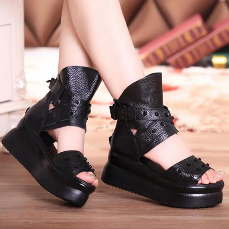 Женские сандалии гладиаторы из качественной искусственной кожи с пряжкой на