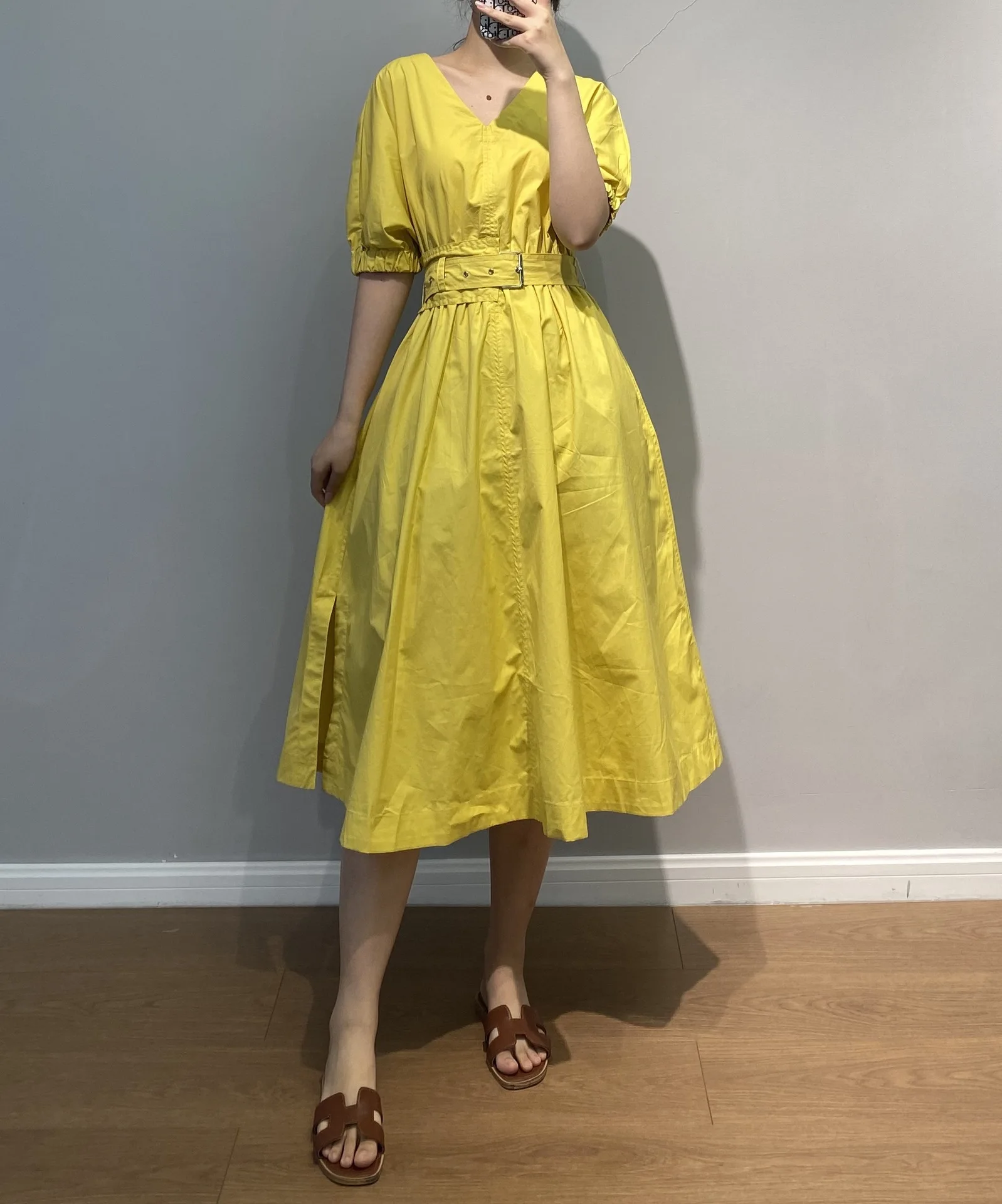 

American fried dress with bee waist and long legs