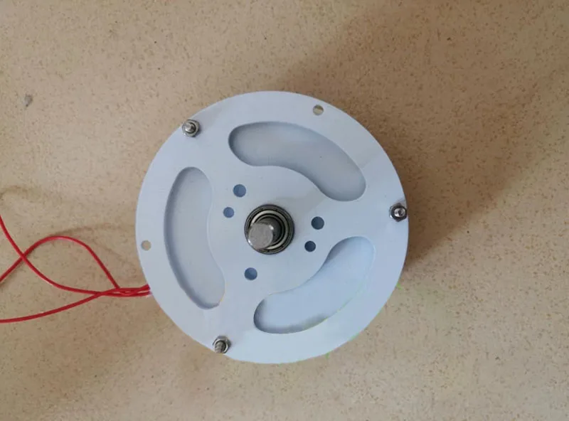 

Miniature Disc Type Ironless Three-phase Rare Earth Permanent Magnet Brushless Generator DIY Low Speed and Low Resistance