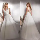 Простое свадебное платье с V-образным вырезом