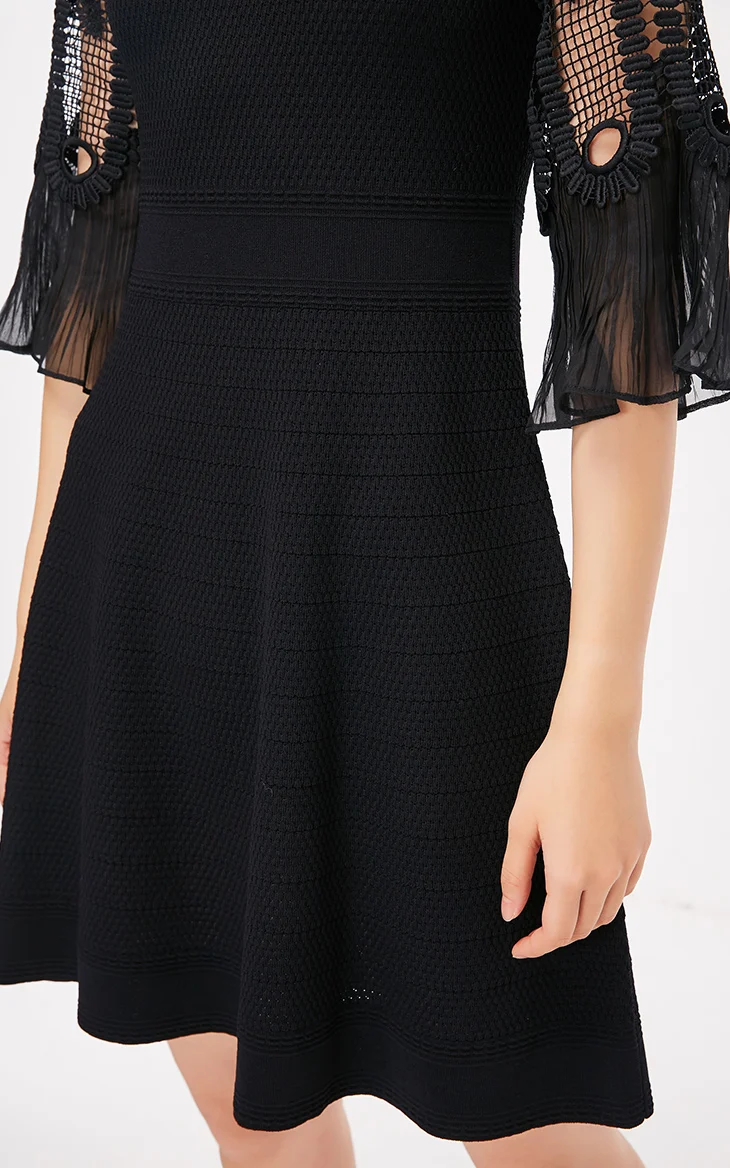 Только осеннее приталенное платье средней длины | 118346536