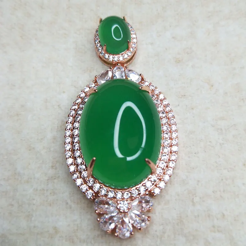 Природный халцедон из зеленого камня с розовым золотым вкраплением стеклянного алмаза. Подходит для женщин и девочек.