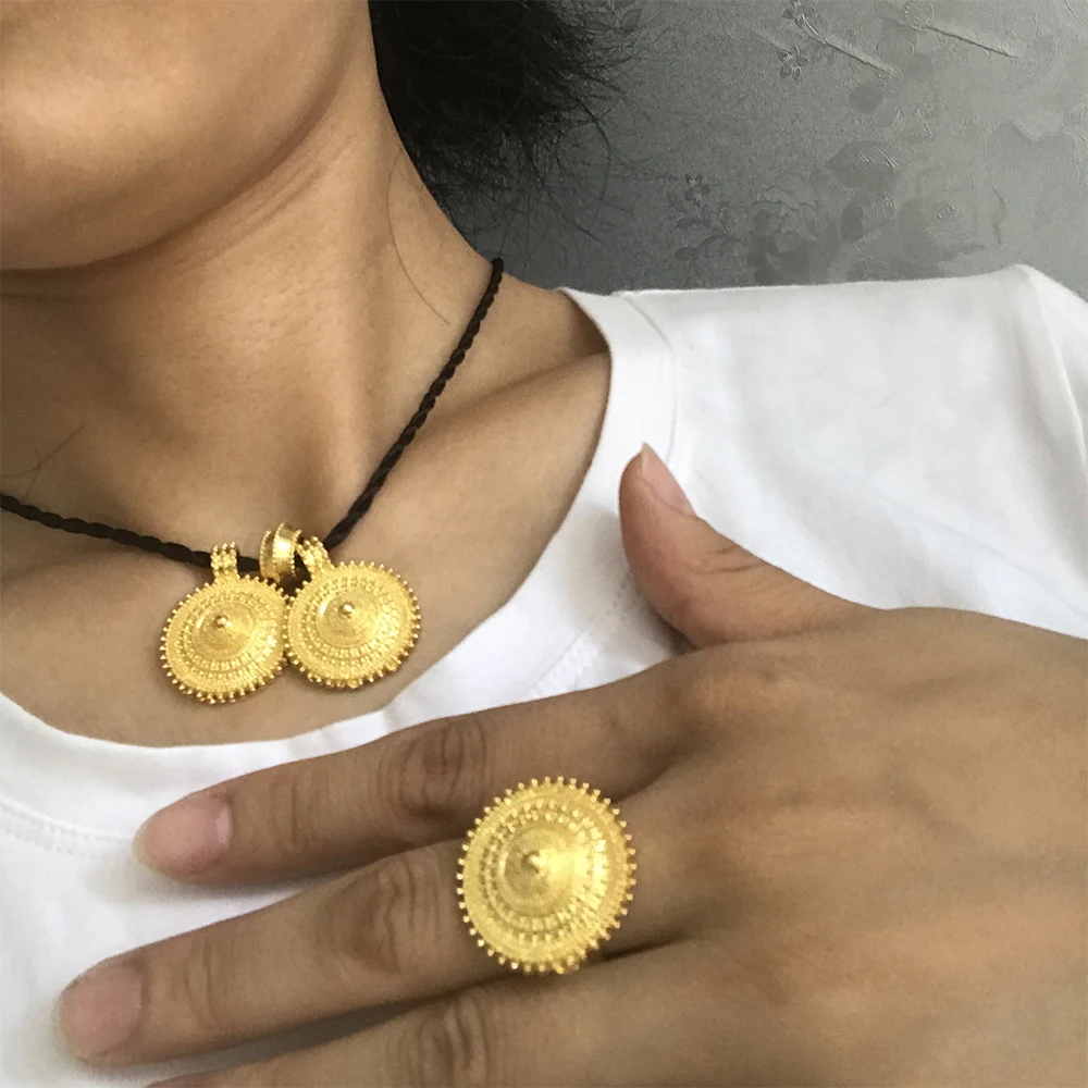 Женский ювелирный комплект WANDO большие серьги-подвески золотистого цвета с