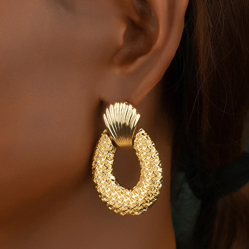 

Trendy Jewelry Vintage Statement Earrings 2021 New Design Hot Selling Godlen Plaitng Metal Drop Earrings For Girl Lady Gifts