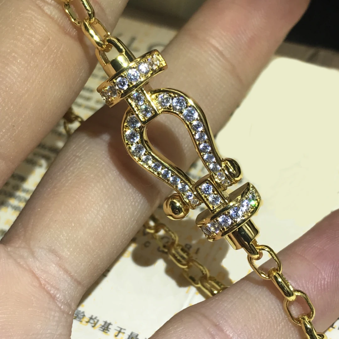 

2021 New Full Diamond Horseshoe Bracelet. Classic Micro-Labels For Luxury Brands. Couple BraceletAlloy Titanium Steel Bracelet