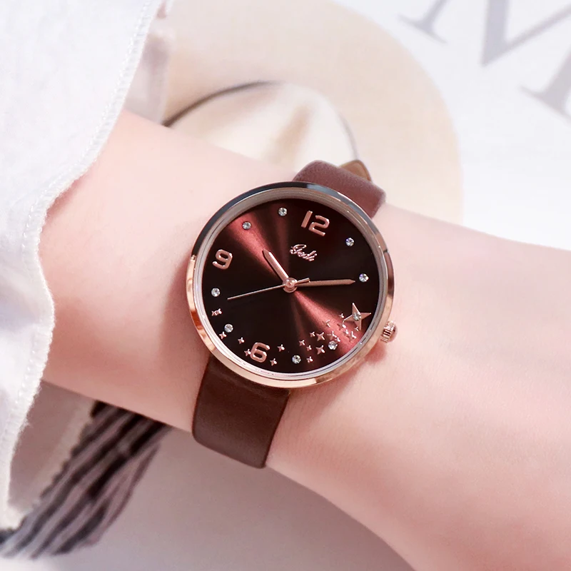 

Часы наручные женские кварцевые, люксовые модные круглые элегантные универсальные ретро-часы со стразами, с кожаным ремешком, подарок для ж...