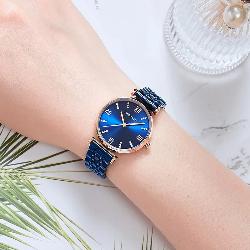 Simple and fashionable women's watch waterproof diamond-studded stainless steel strap enlarge