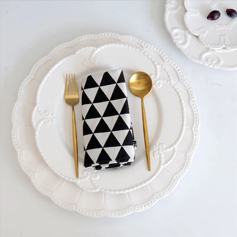 Плоская тарелка для стейка посуда элегантная однотонная белая Delica Basso relievo