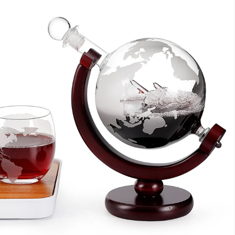 

Creative Globe Decanter Set with Lead-free Carafe Exquisite Wood-stand and 2 Whisky Glasses, Whiskey Decanter Globe Grade Gift